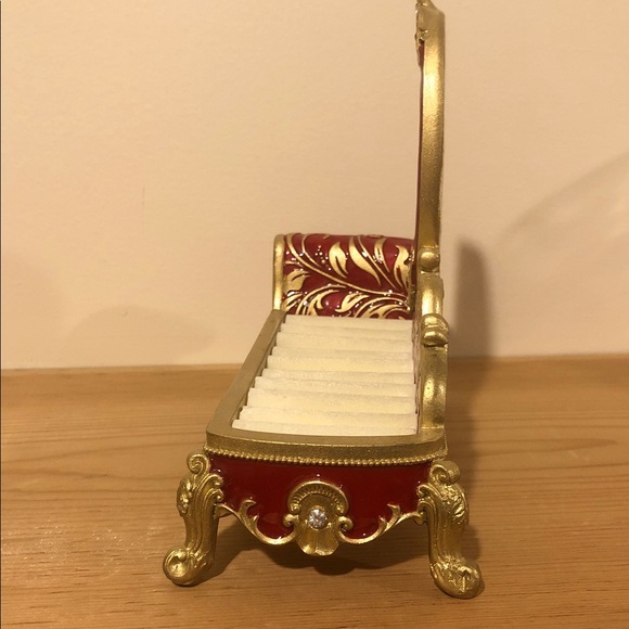 Elegant Red and Gold ring holder with Mirror - Picture 3 of 4